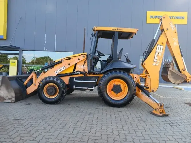 Retroescavadeira JCB 3CX