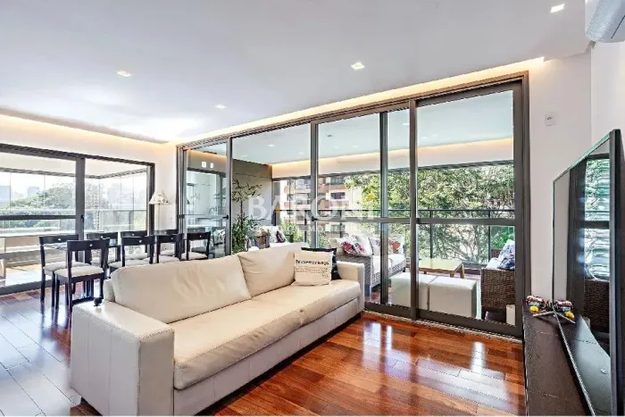 Apartamento à venda em Moema, pronto para morar, 157m², varanda gourmet, 3 suítes, 2 vagas