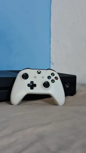 Xbox one Novo! Original + Controles