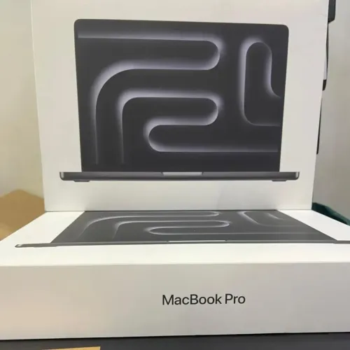 MacBook Pro 14" 1TB / 16gb RAM Apple M5 Space Black Lacrado