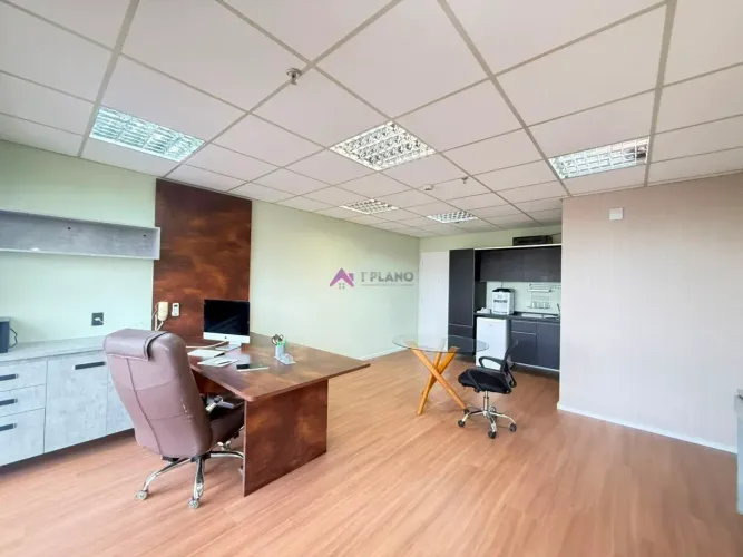 Sala Comercial para Locação na Vila Mariana 30m², Reformada, Vista Livre e 1 Vaga de Garag