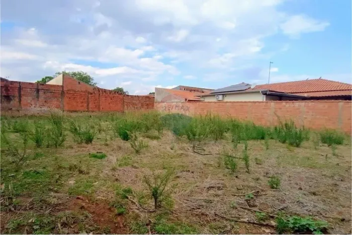 Terreno à Venda: 693m² em Lins, São Paulo!