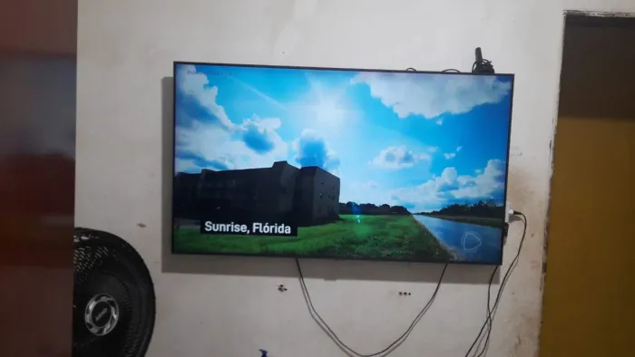 Televisão 50 polegadas tem conversar no valor