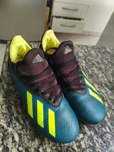 Chuteira Adidas predator campo