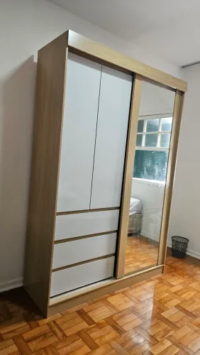Guarda Roupa com Espelho