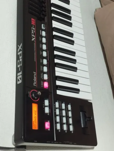 Roland XPS 10 (pego teclado inferior+volta)