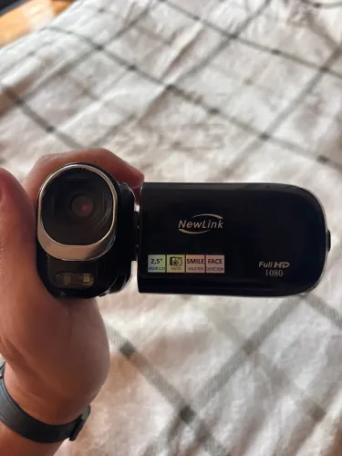 Filmadora NewLink Hand Cam Full HD - Tela Giratória 2,5" - Estética Digicam