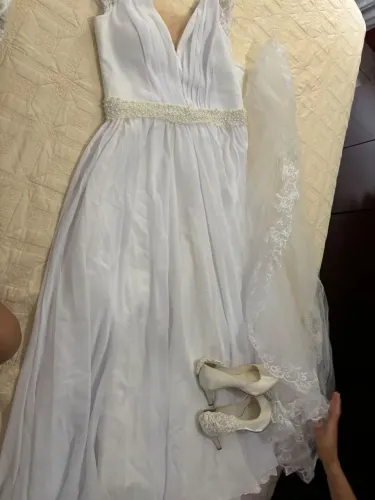 Vende-se vestido de noiva usado só uma vez