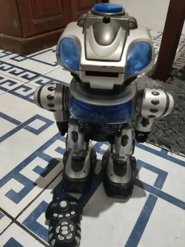 Robô colecionável antigo 