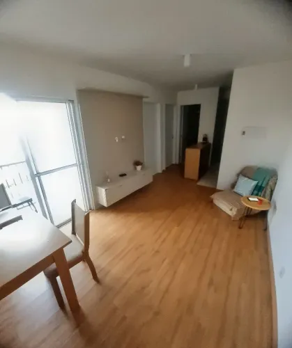 Aluga-se apartamento semimobiliado na região central