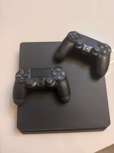 PLAYSTATION 4 SLIM + 4 JOGOS NA MÍDIA 