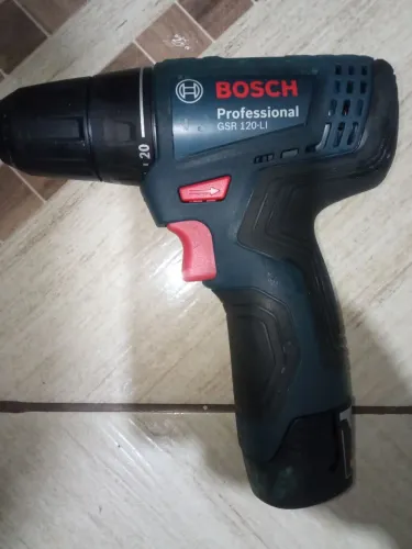 Parafusadeira Bosch profissional com 2 baterias e carregador 