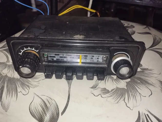 Rádio antigo AM FM, pra veículos antigos, funcionando.