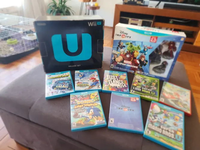 Console Wii U usado + controle Wii e 8 jogos e base Disney infinity com 3 bonecos