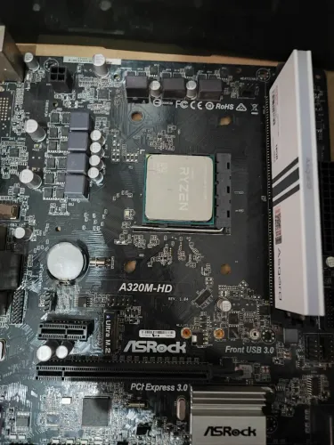 Kit ryzen 3 3200g 16gb ram a320m HD (com defeito)
