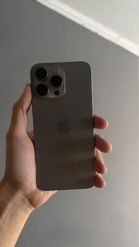 iPhone 15 Pro Max bat 100%