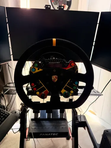 Volante simulador Fanatec Porsche com podium advanced paddle module