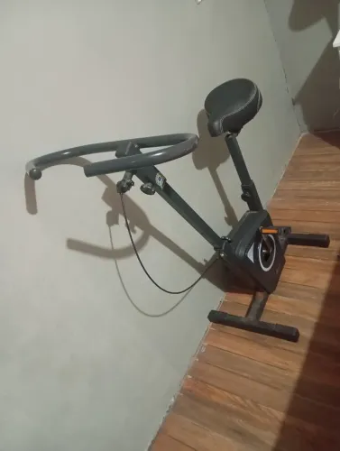 Vende-se bicicleta ergométrica