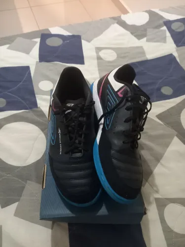 CHUTEIRA FUTSAL UMBRO