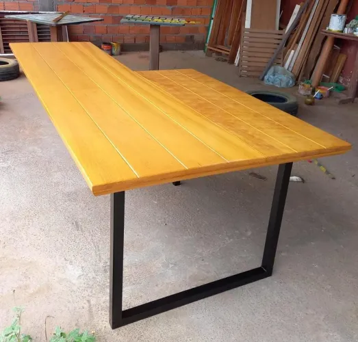 Mesa em madeira