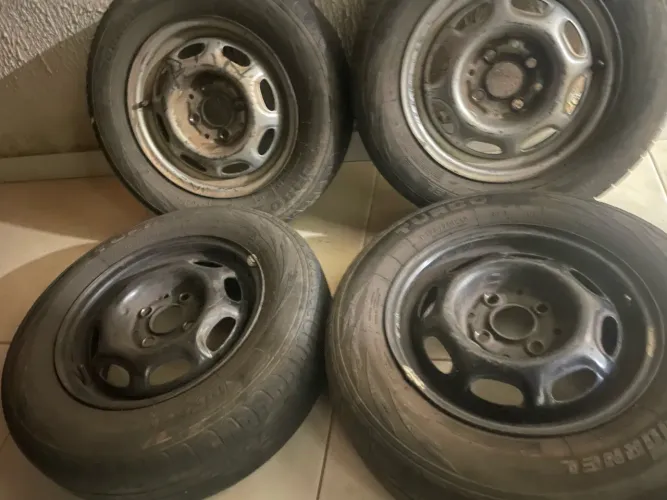 JOGO DE RODAS ARO 13 + PNEUS VOLKSWAGEN SAVEIRO