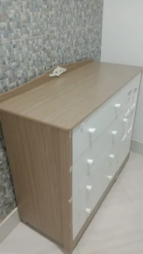 COMODA BRANCA 04 GAVETAS E 01 PORTA
