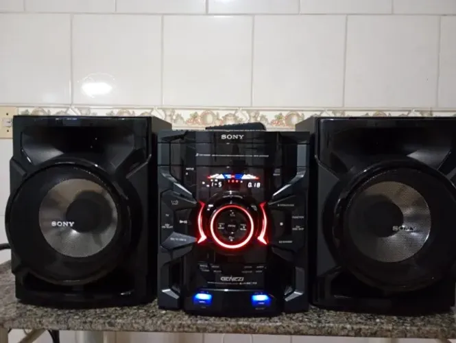 Som Sony - Potente - Usb, Rádio, Cd/mp3 e Aux. OBS: Não tem Bluetooth - Está novinho.