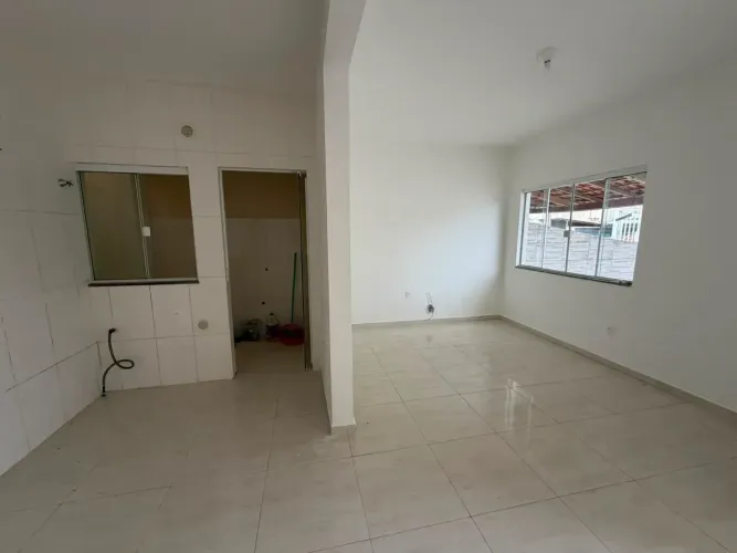 CASA GEMINADA COM 02 QUARTOS EM ITAPEMA, SEMI NOVA!