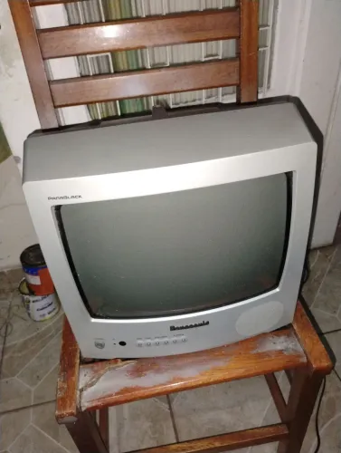TV Tubo Panasonic 14 polegadas com controle remoto