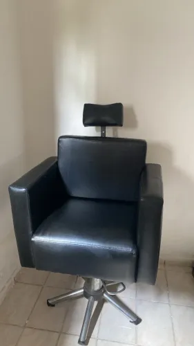 Cadeira Hidráulica para Salão de Beleza - Semi Nova, Excelente Estado