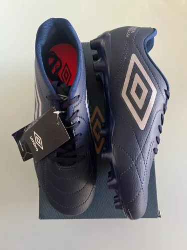 Chuteira Campo Umbro Class Footballer.