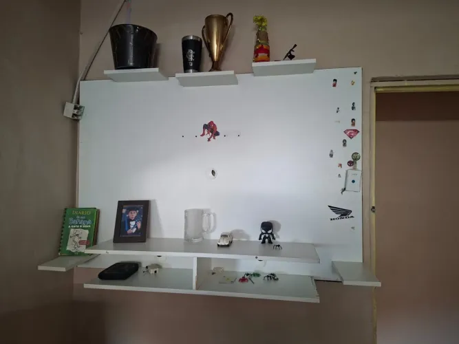 Painel para TV 43 com prateleiras -250