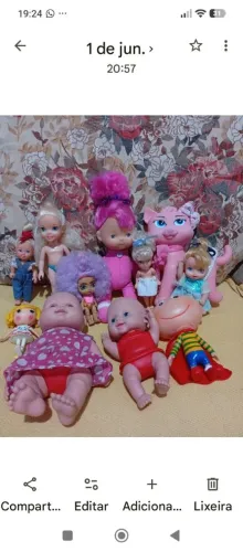Bonecas sortidas vai como está nas fotos.