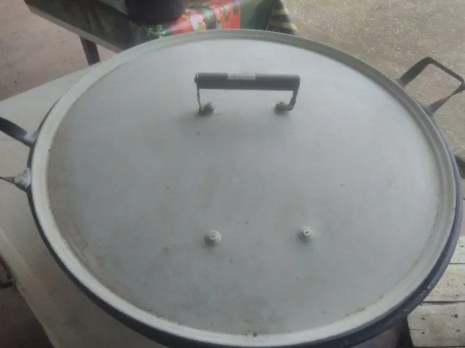 Tacho esmaltado com tamps