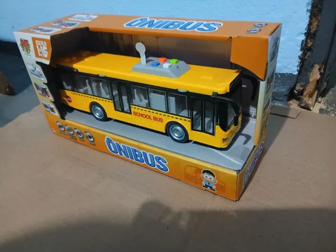 Ônibus de brinquedo