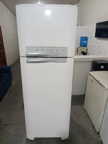 Geladeira Eletrolux Frost Free 