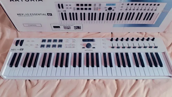Controlador midi Arturia 61