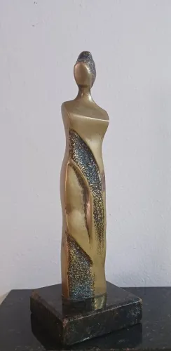 Escultura bronze maciço - 21 cm - assinado Wania