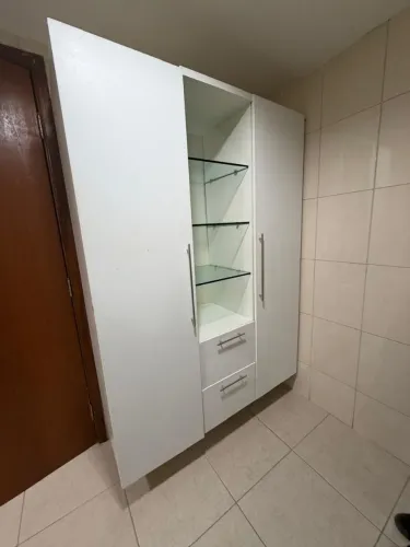 Móvel de quarto/banheiro