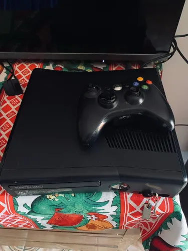 Vende-se Xbox 360 slim destravado rgh