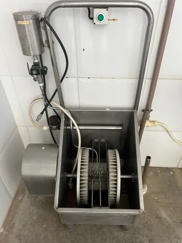 Serra fita de carne e lavador de botas