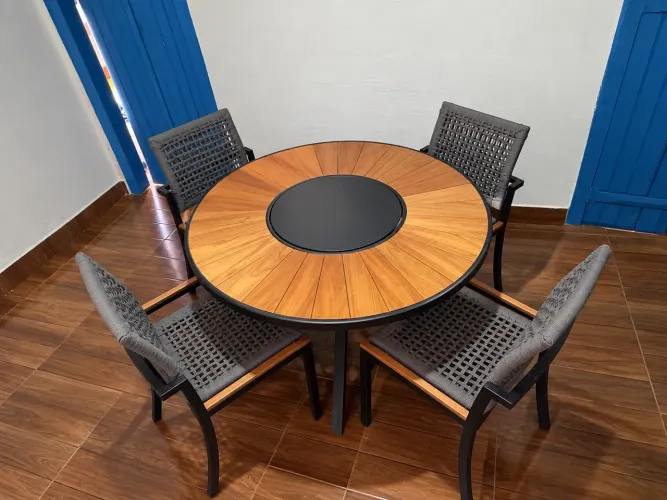 MESA DE 4 CADEIRAS DE CORDA NAVAL. 