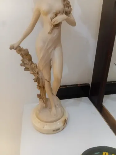 Escultura modelo abajur retrô formato de anjo