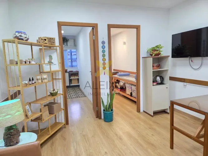 Excelente Sala Comercial no Centro da Praia
