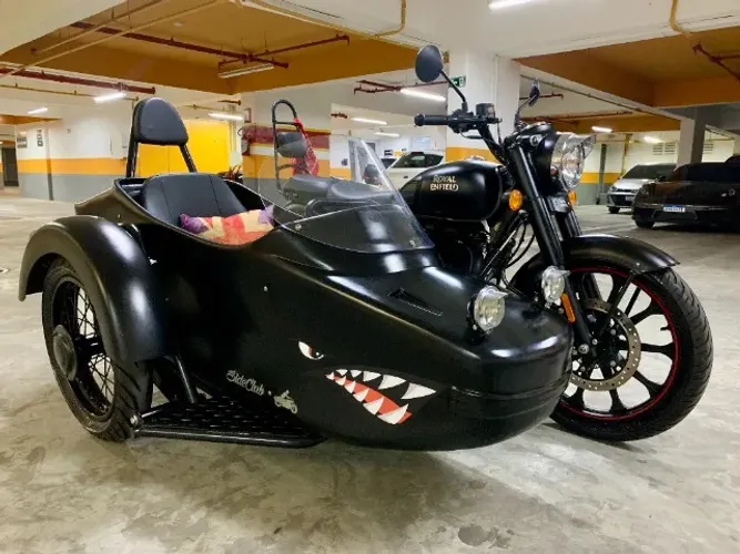 Royal Enfield Classic 350 2025 com Sidecar Legalizado 630km - Muito nova!