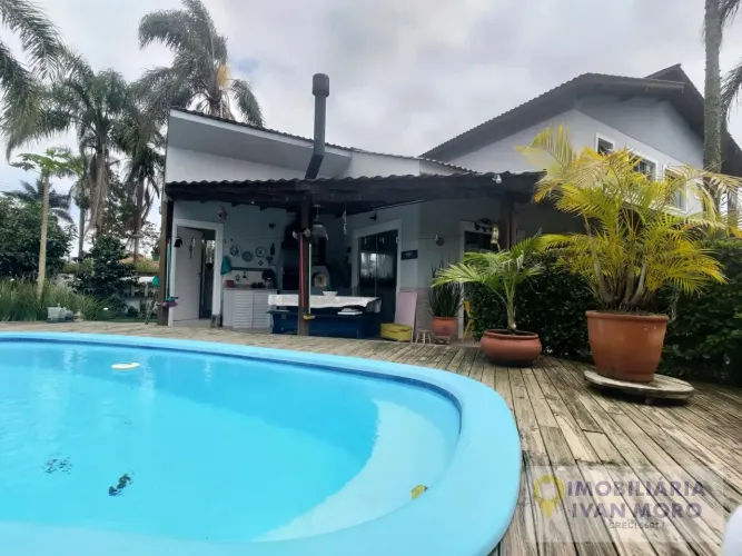 Casa com Piscina à venda em Daniela - Florianópolis SC