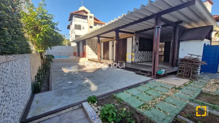 Casa de 3 quartos à venda em Canasvierias, com piscina, a poucos metros da praia