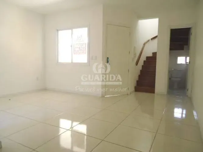 Casa residencial em condomínio de 2 dormitórios no bairro Central Park, com VAGA COBERTA!