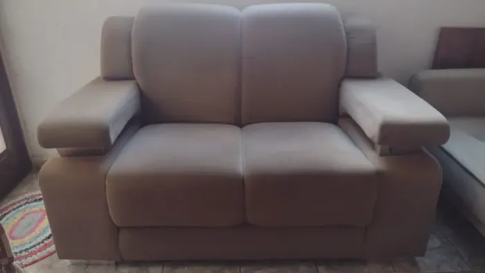 SOFÁ 2 LUGARES CONFORTAVEL PARA ASSISTIR TV