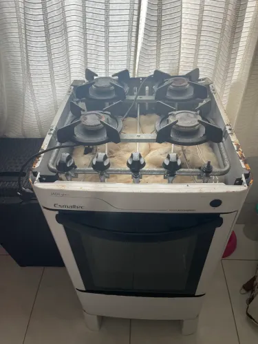 Vendo fogão funcionando tudo colocar só a tampa de cima